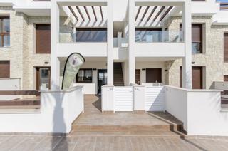 Maison à Los Balcones-Los Altos. Residencial de obra nueva de bungalows en los balcones, torrevie