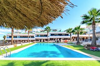Casa adossada a Los Balcones-Los Altos. Vistas a la piscina y al lago en los balcones, torrevieja