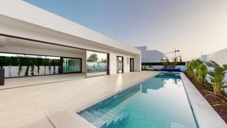 Chalet à Las Lomas de Rame-Bahía Bella. Villas de obra nueva en los alcazares