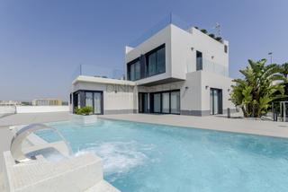 Chalet à Campoamor. Villas a 250 m de la playa en campoamor