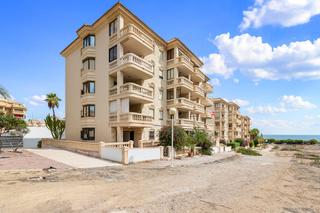 Rez-de-chaussée à El Moncayo - El Pòrtic. Apartamento en planta baja guardamar