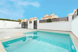 Chalet à Zona Carrefour - Urbanizaciones. Villas de obra nueva en torrevieja