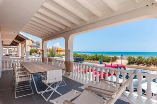 Casa adossada a Guardamar Playa. Increíble adosado de lujo frente al mar mediterráneo