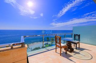 Àtic a Las Piscinas Naturales. Se vende ático dúplex con vistas panorámicas al mar, a 100 metro