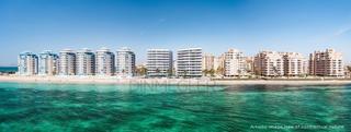 Apartamento en Tomás Maestre. Sumérgete en el estilo de vida definitivo frente al mar en la ma