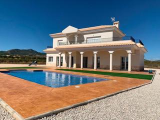 Chalet à Pinoso. Villas de obra nueva en pinoso