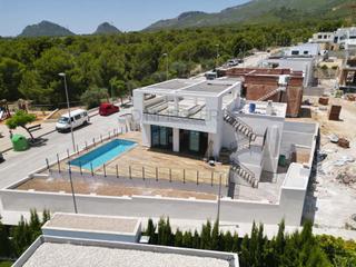 Xalet a Polop. Villa de obra nueva en polop