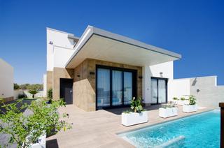 Chalet à San Miguel de Salinas. Residencial de villas de obra nueva en san miguel de salinas