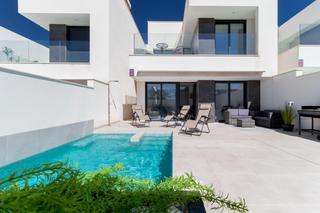Chalet à Benijófar. Villa moderna con piscina privada en benijófar, rojales