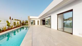 Chalet à Las Lomas de Rame-Bahía Bella. Villas de obra nueva en los alcazares