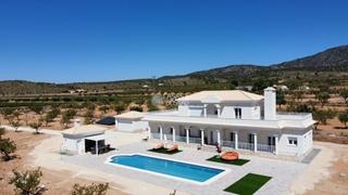 Chalet à Pinoso. Villas de obra nueva en pinoso