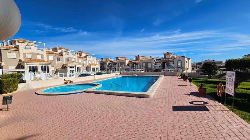 Foto 9b8140f1-370e-4b7e-87d9-ad526443369e. Duplex avec chauffage parking piscine dans Aguas Nuevas Torrevieja