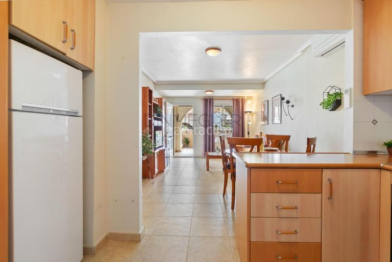 Foto c2b8c1a9-0d0a-48ce-84c0-a0780b3a7756. Duplex avec chauffage parking piscine dans Aguas Nuevas Torrevieja