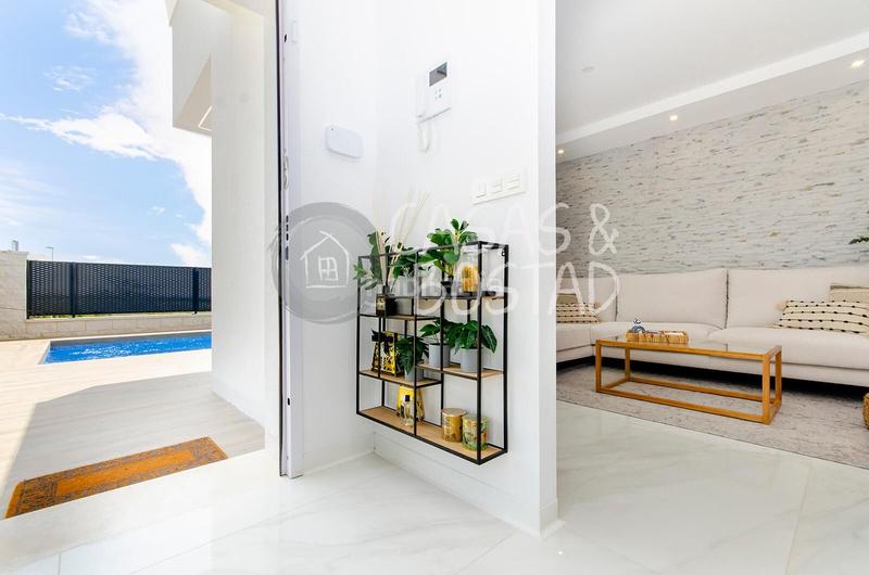 Foto 829c375c-7c99-4d81-9260-2ede0e8528da. Chalet avec parking piscine dans Desamparados - Hurchillo - Torremendo Orihuela