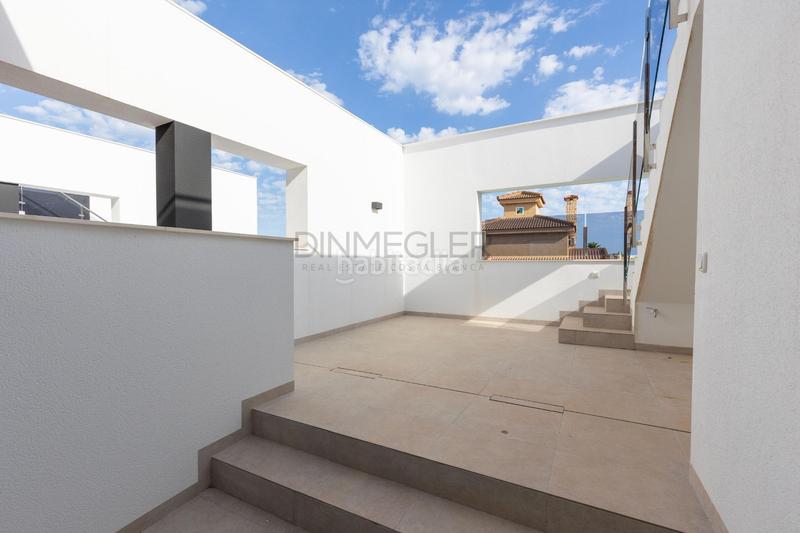 Foto 13e80268-13a1-473a-be95-158f2df831b8. Chalet in calle calle de lope de vega 27b in Zona Carrefour - Urbanizaciones Torrevieja