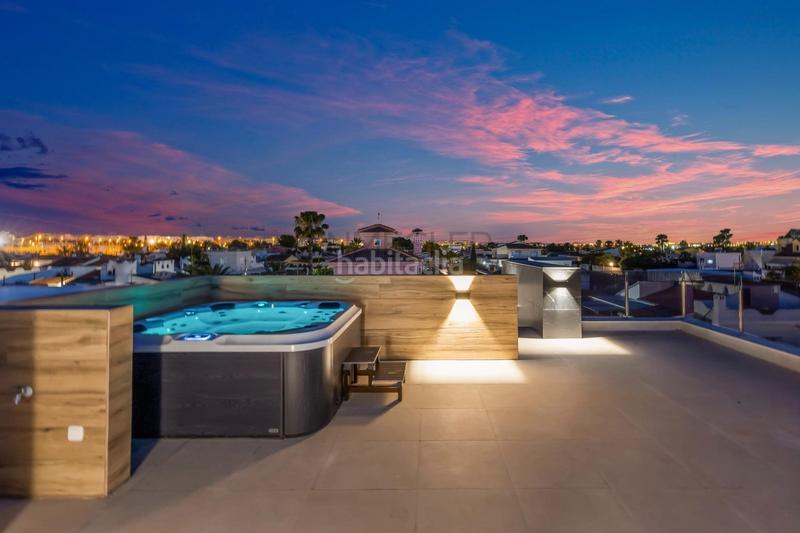 Foto 157478eb-3995-4238-998f-fe75f286115e. Chalet in calle calle de lope de vega 27b in Zona Carrefour - Urbanizaciones Torrevieja