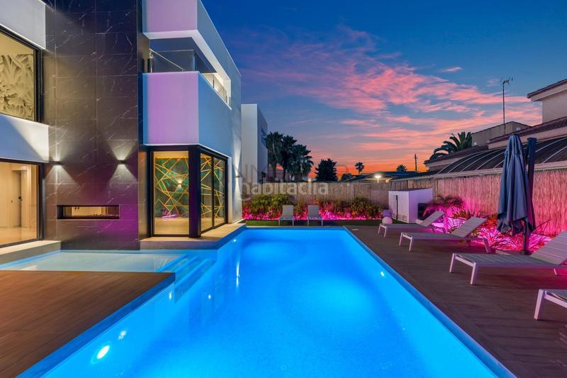 Foto dbd7ea36-e613-4394-9757-f2f83ecbeaf1. Chalet in calle calle de lope de vega 27b in Zona Carrefour - Urbanizaciones Torrevieja