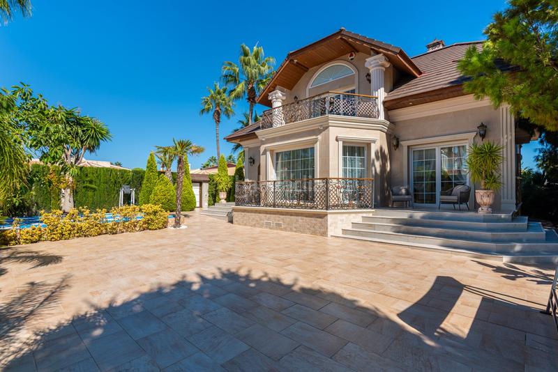 Foto 17e65374-3ec7-4fc1-8d5e-c88fd9327ee8. Xalet amb aparcament piscina a Rojales