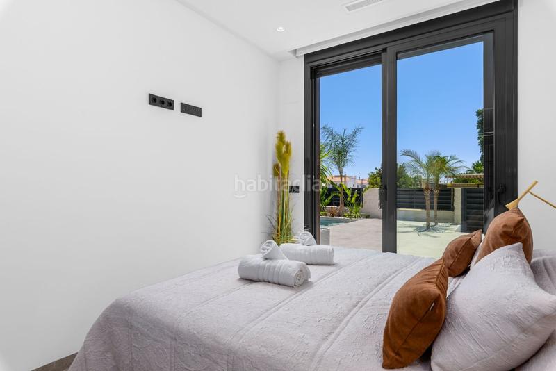 Foto bf3ac8ba-df83-4a98-ad38-bf0a771f5e67. Chalet with parking pool in Pueblo Español-Coveta Fumá Campello (el)