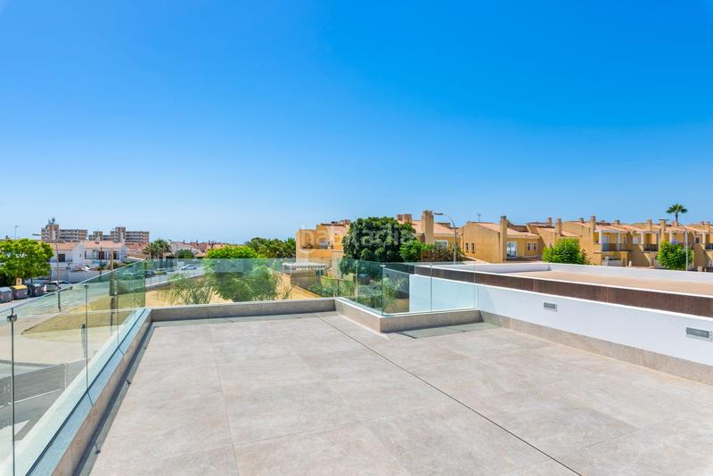 Foto f3a6950e-a15f-4cf7-84ca-46606ee4bf2b. Chalet with parking pool in Pueblo Español-Coveta Fumá Campello (el)