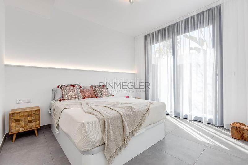 Foto 1a416d63-fc82-4a5f-9f18-4e67a219a3d7. Chalet with parking pool in Los Europeos Torrevieja