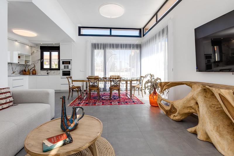 Foto 5c79bd98-f3f1-4295-8ca1-e61cd238b373. Chalet with parking pool in Los Europeos Torrevieja