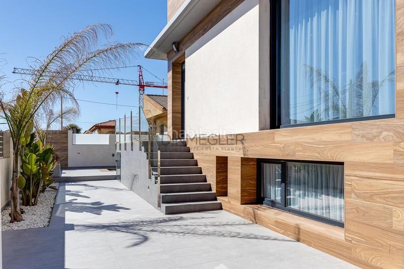 Foto c4f03ff3-b258-4b3d-a020-ee393f6f3391. Chalet with parking pool in Los Europeos Torrevieja