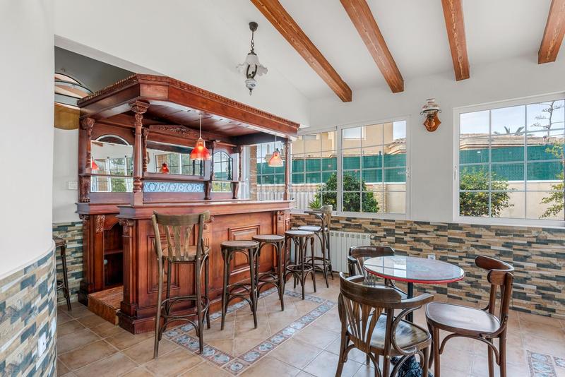 Foto 09b36adf-474f-4933-8817-69bdecdffe67. Chalet con riscaldamento parcheggio piscina in Zona Carrefour - Urbanizaciones Torrevieja