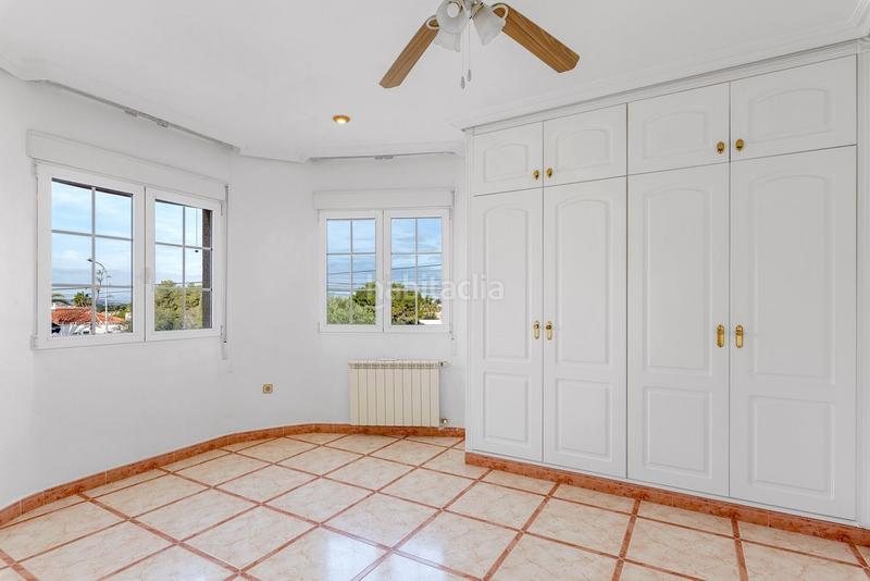 Foto 39a1d8af-3151-4176-9a77-bcd62b7057da. Chalet con riscaldamento parcheggio piscina in Zona Carrefour - Urbanizaciones Torrevieja