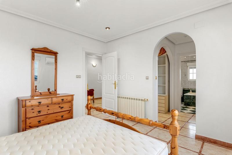 Foto 973b7ac0-169e-415b-b784-6280cbd71b23. Chalet con riscaldamento parcheggio piscina in Zona Carrefour - Urbanizaciones Torrevieja