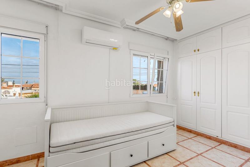 Foto afe1cbd8-77ff-4ffc-8094-45447df3e957. Xalet amb calefacció aparcament piscina a Zona Carrefour - Urbanizaciones Torrevieja