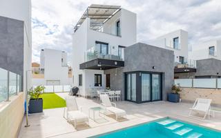 Chalet in Los Balcones-Los Altos. Villa en los altos, torrevieja con piscina privada!