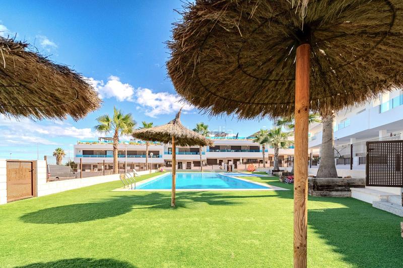 Foto 8d598439-159d-4502-a637-bb8d15cd489a. Casa adossada amb aparcament piscina a Los Balcones-Los Altos Torrevieja