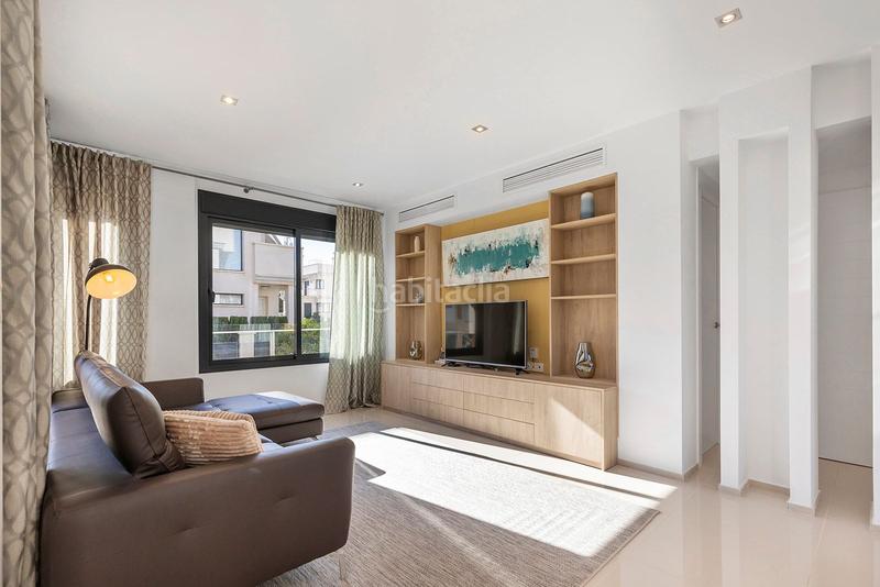 Foto 6810bbb2-b7b4-4f66-8ef4-0442e2bcc67a. Chalet avec parking piscine dans La Zenia Orihuela