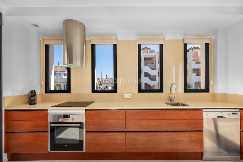 Foto c805dd93-c65c-45dc-a0ae-1f713e7ef790. Chalet avec parking piscine dans La Zenia Orihuela