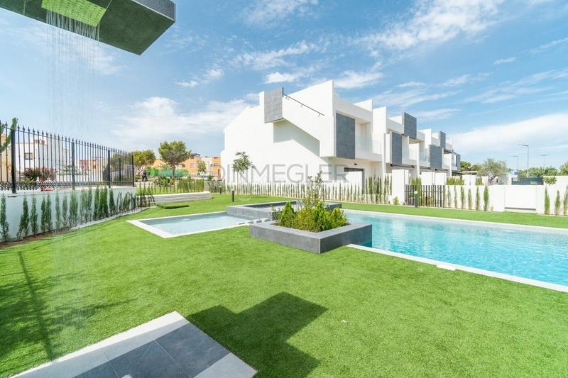 Foto dcb4c304-25d9-48af-a065-9a6d25ea9eed. Casa amb aparcament piscina a Los Balcones-Los Altos Torrevieja