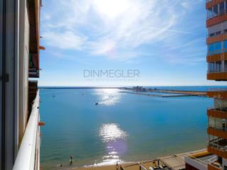 Appartement in El Acequión. Impresionante apartamento renovado con vistas al mar en torrevie
