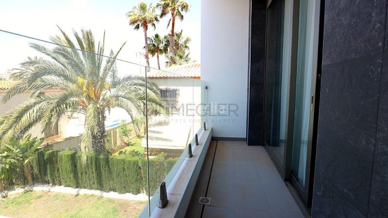 Foto a7ad19d1-5e32-46e5-b367-23e64ac4c5e2. Chalet  de lujo en zona los ángeles cercano a todo en Torrevieja
