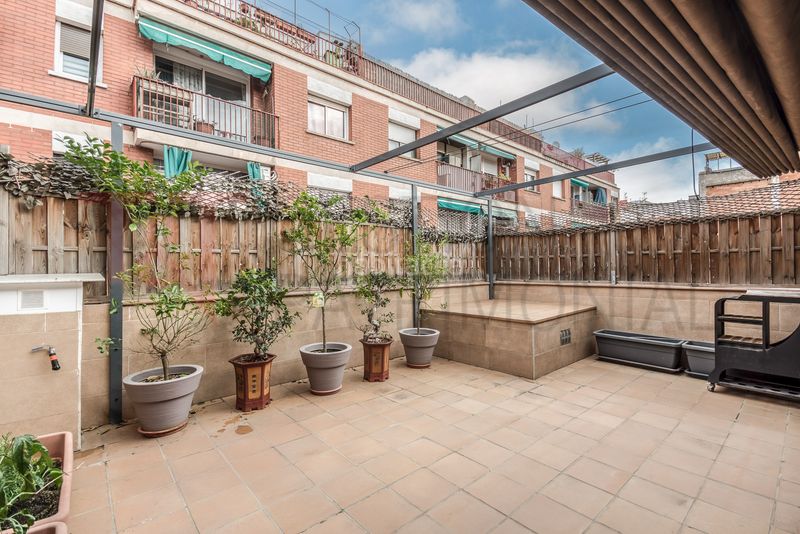 Foto 574c00d4-7c2b-483d-bb1a-723a257bbfc0. Local comercial a carrer de sant ignasi 12 a Centre Santa Coloma de Gramenet