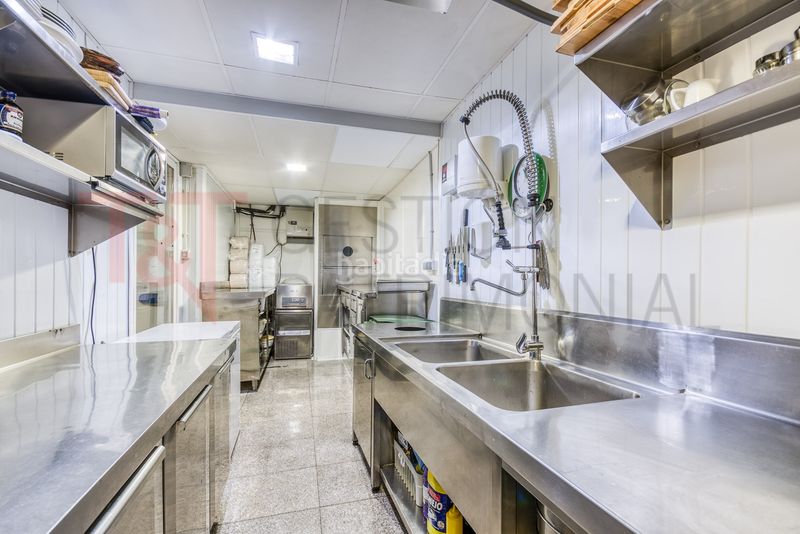 Foto b0edb8a0-2bb8-4af8-9d05-57d6e2b49b27. Local comercial a carrer de sant ignasi 12 a Centre Santa Coloma de Gramenet