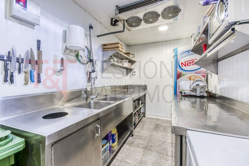 Foto b4c43ba5-bd89-4245-be1e-3338d5ff8e71. Local comercial a carrer de sant ignasi 12 a Centre Santa Coloma de Gramenet