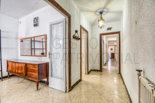 Appartement  Carrer de costa i fornaguera. Oportunidad única para inversores o amantes de las reformas en p