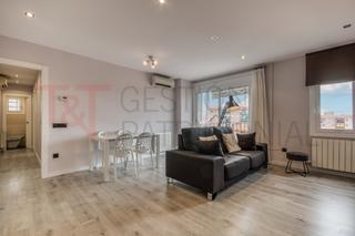 Pis  Carrer d'argentina. Vivienda con encanto, luz y reforma impecable