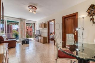 Appartement  Carrer de santa anna. Piso de 3 habitaciones con balcón en zona bien comunicada.