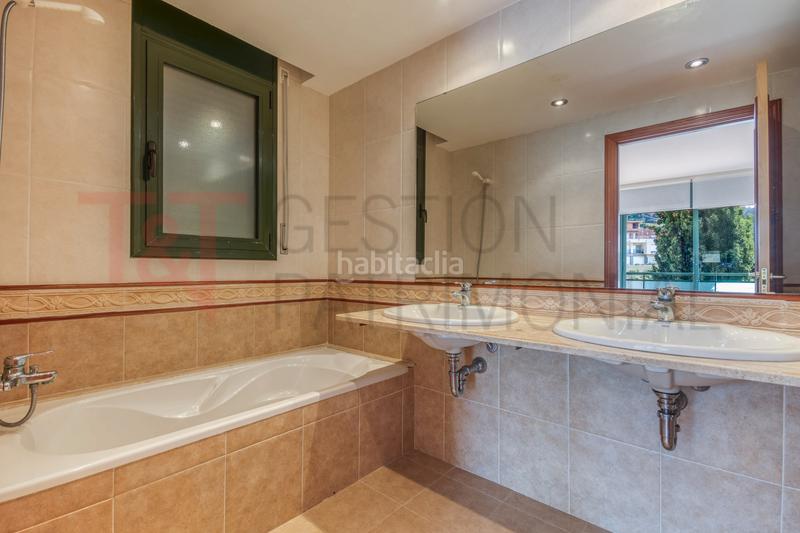 Foto 9c2e5c85-2cf2-488c-8e05-3b91a450d9d8. Casa con riscaldamento parcheggio piscina in Roca Grossa Lloret de Mar