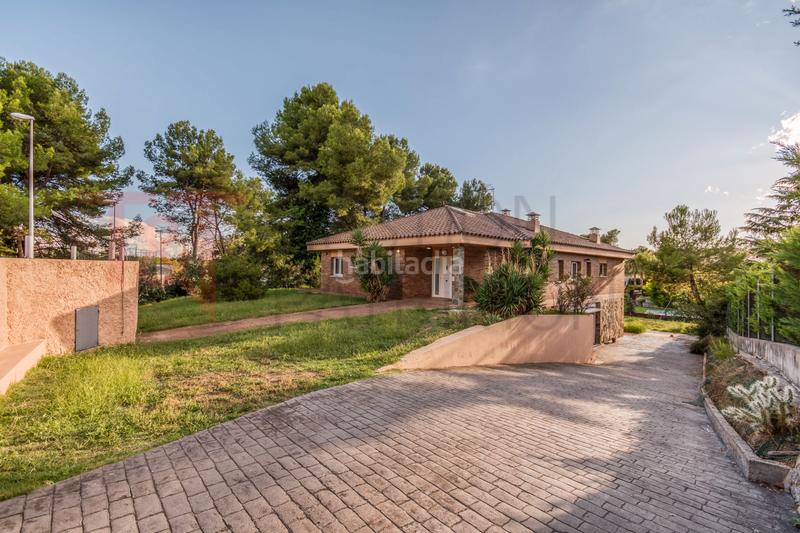 Foto d4beac9b-980d-43cc-8676-e9318c8edca2. Haus in carrer d'olof palme 23 in Castellarnau Sabadell