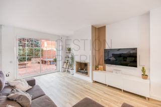 Casa  Carrer roger de llúria. Casa unifamiliar esquinera a dos minutos de la playa