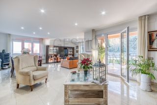 Casa in Carrer del pi pinyoner 18. Luz, piscina y privacidad a 35 min de barcelona