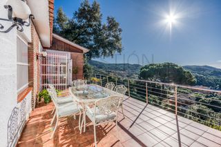 Casa a Carrer mare de deu de montserrat 27. Excelentes vistas, pista de tenis, piscina