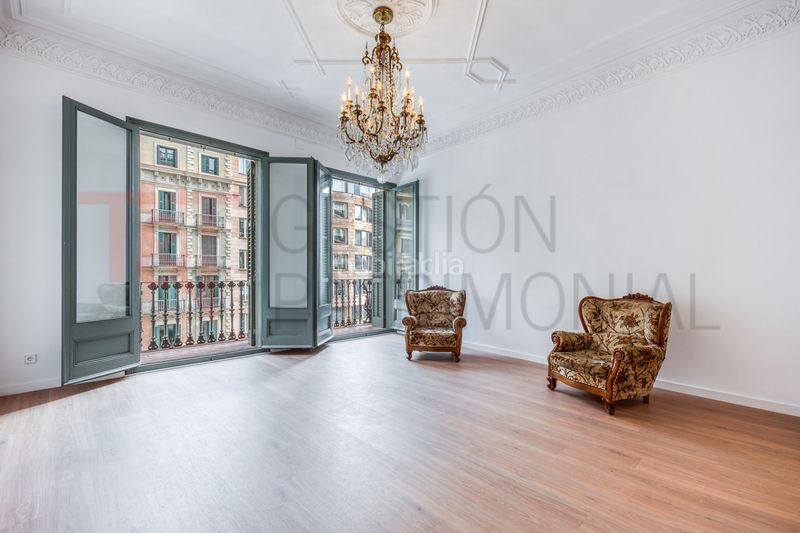 Piso en rambla de catalunya 5 amplio, 3 hab, luminoso, reformado en Barcelona